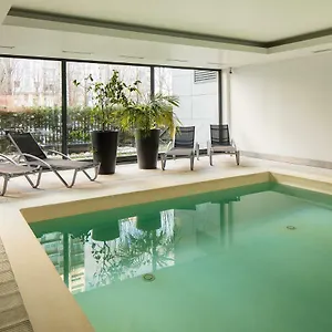 Skyscraper Riverview With Indoor Pool Apartment